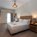 Casa Frati Suites&villas Perivolos (Santorini)