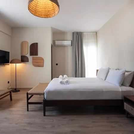 Frati Beachfront Hotel *