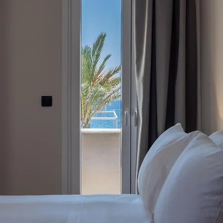 Frati Beachfront * Perivolos (Santorini)