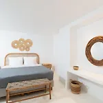 Casa Frati & Otel Perivolos (Santorini)