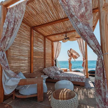 Frati Beachfront Perivolos (Santorini)