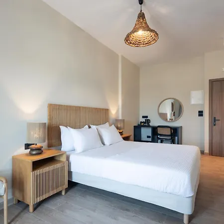 Frati Beachfront Hotell