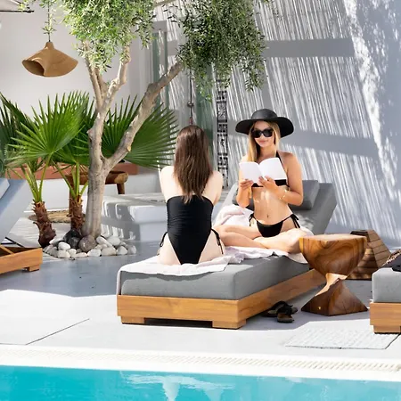 Frati Beachfront Hotel *
