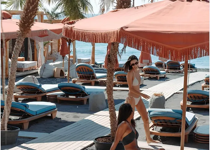 מלון Frati Beachfront