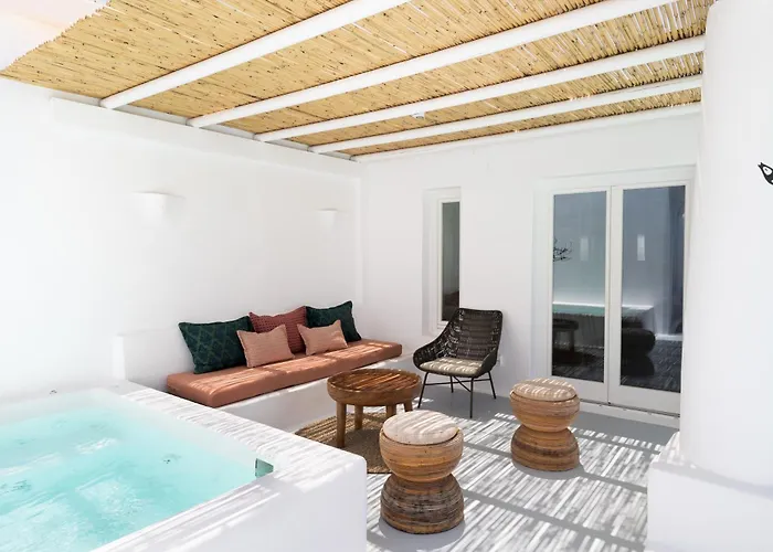 מלון Frati Beachfront *