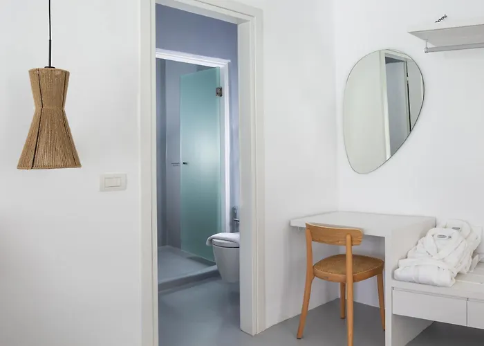 Frati Beachfront מלון *