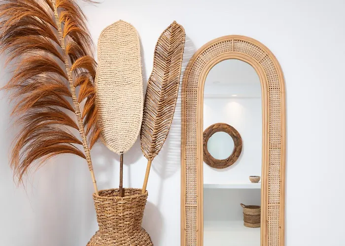 מלון Frati Beachfront *