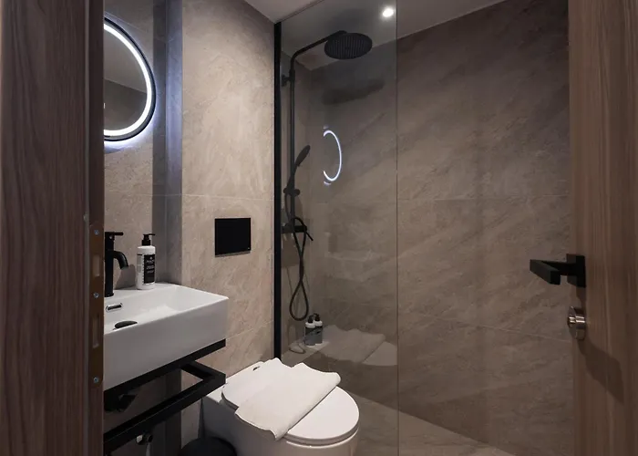 Frati Beachfront מלון *