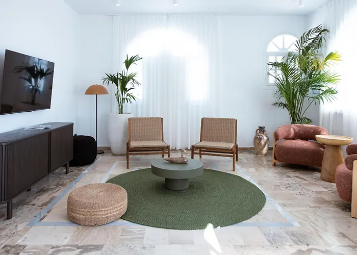 מלון Frati Beachfront