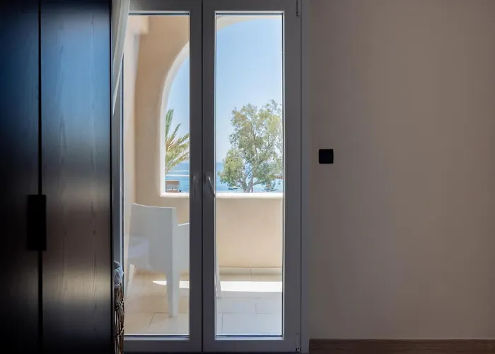 Frati Beachfront מלון פריבולוס