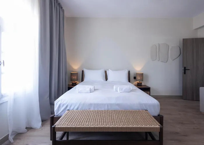 מלון Frati Beachfront פריבולוס