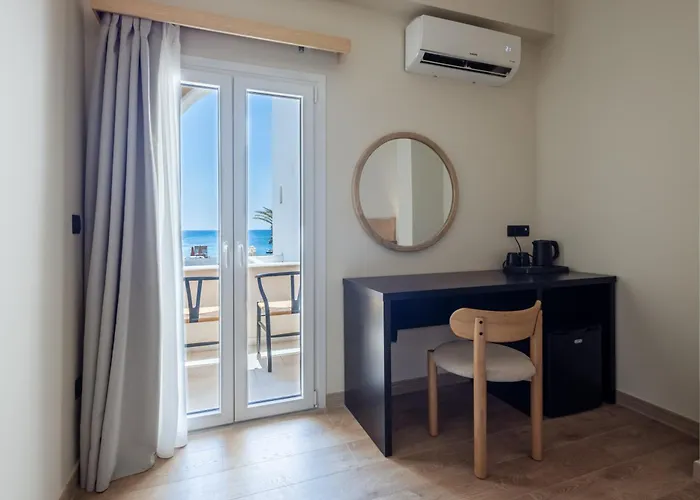 Frati Beachfront מלון פריבולוס