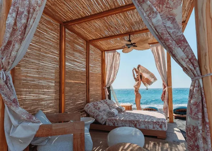 Frati Beachfront Perivolos (Santorini)