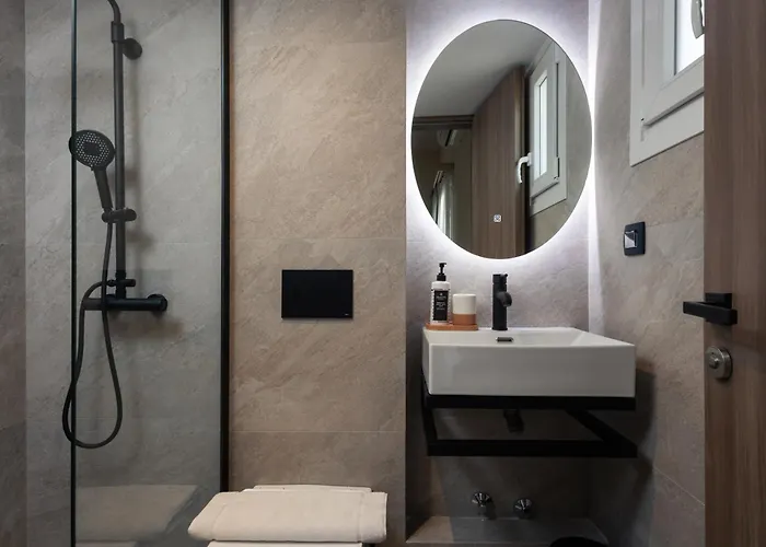 Frati Beachfront Perivolos (Santorini)