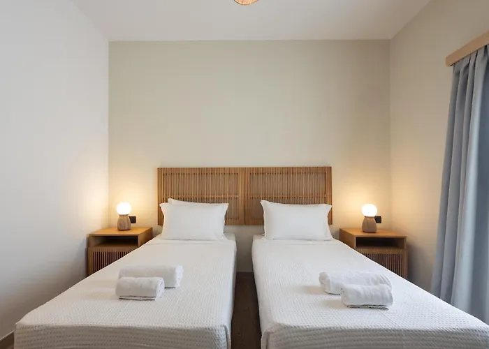 Frati Beachfront Hotel *