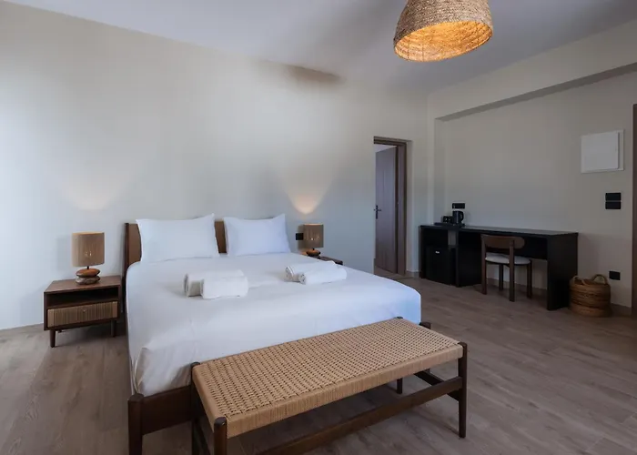 Frati Beachfront Perivolos (Santorini)