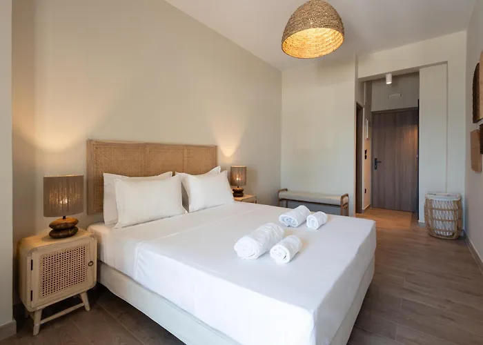 Frati Beachfront Hotel *